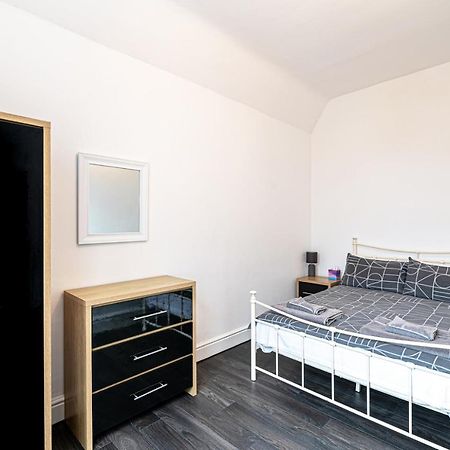 Two Bedroom Holiday Apartment Колуин Бей Екстериор снимка