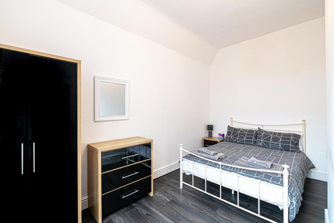 Two Bedroom Holiday Apartment Колуин Бей Екстериор снимка
