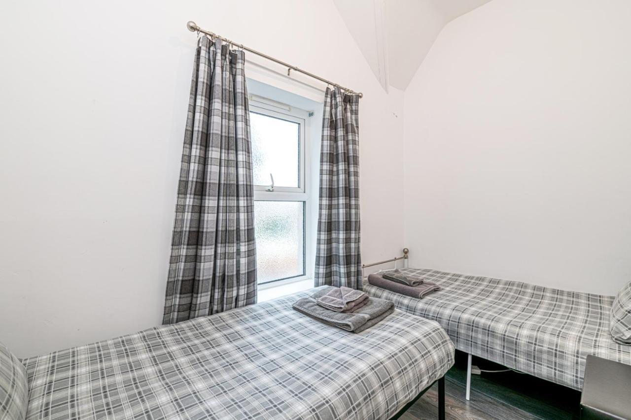 Two Bedroom Holiday Apartment Колуин Бей Екстериор снимка
